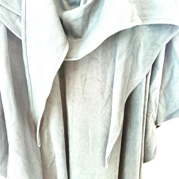 Hourihan by Jimmy Hourihan made in Ireland forrest green wool and cashmere cape - Picture 9 of 13